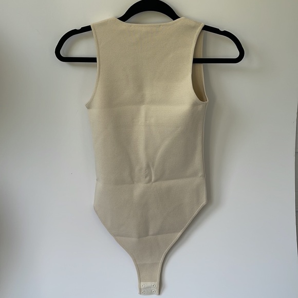 ZEYNEP ARCAY V-NECK BODYSUIT LIMESTONE size 2 - Picture 6 of 8